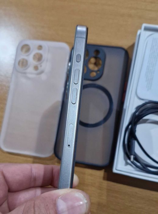 Ipfone 15 pro 128 gb.