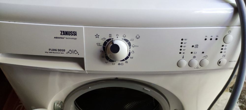 Пералня Zanussi ZWG6100K, 6 кг, 1000 RPM, клас A+