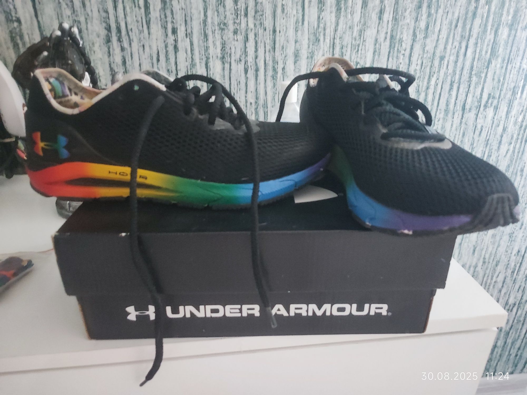 маратонки  UNDER ARMOUR  номер 41