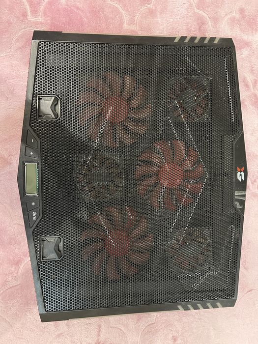 Продам Охлаждающую  подставку для ноутбука