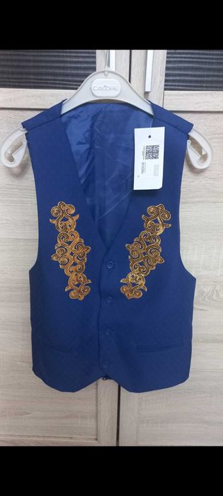 НОВЫЕ национальные жилетки 10-16 лет продам