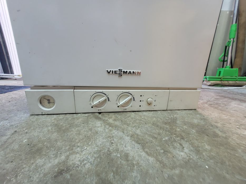 Centrala viessmann 100   32kw. ,  funcționează ok. Revizii la timp .