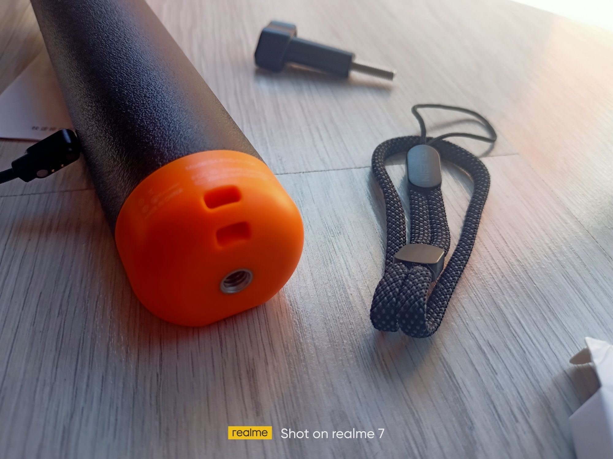 Плаваща дръжка за селфи стик с Bluetooth