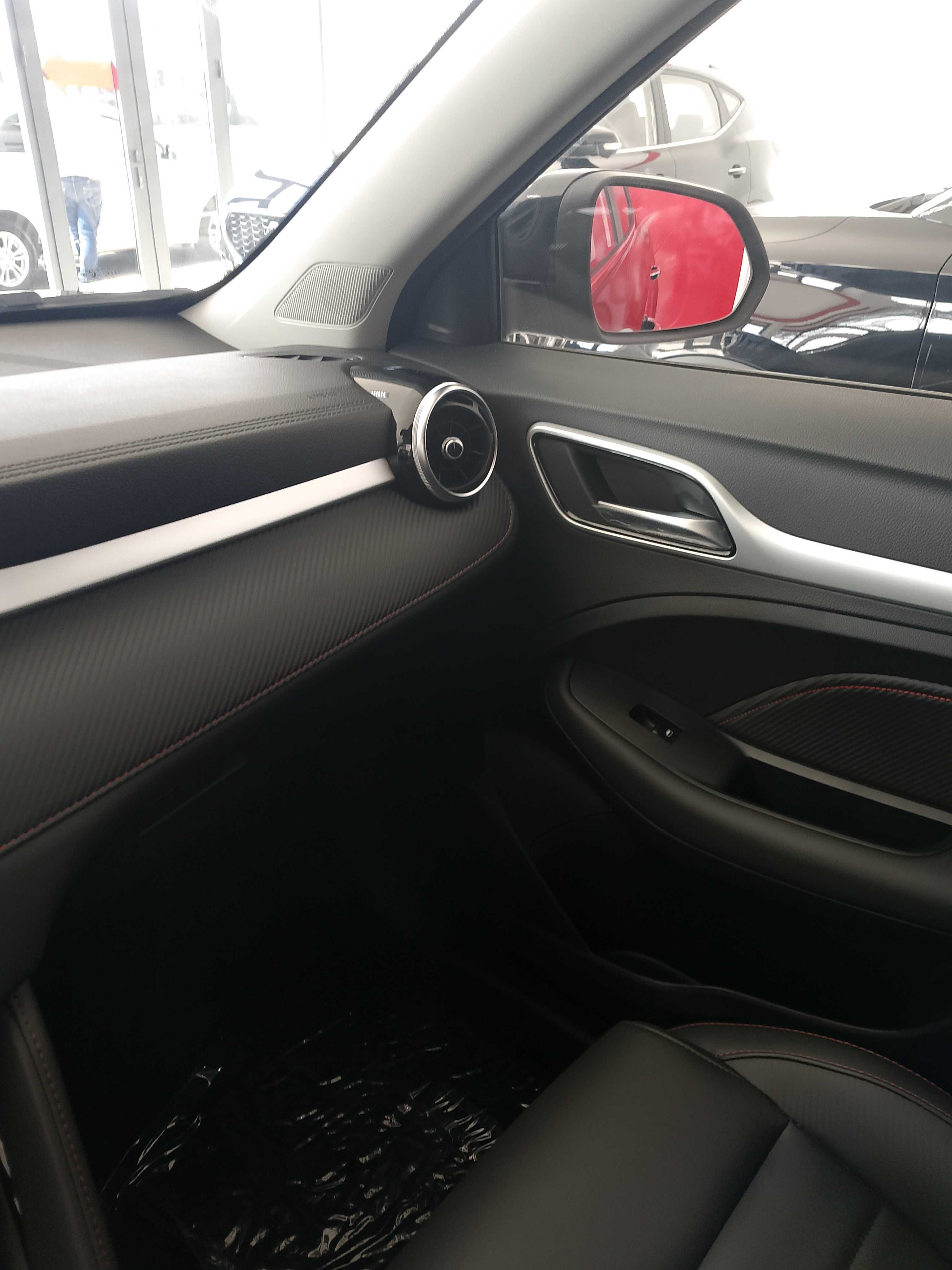 MG ZS-Красовер паркетнинг