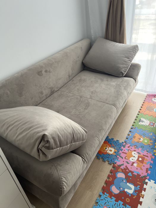 Canapea din catifea extensibila