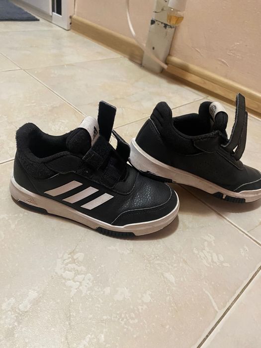 Маратонки за малък мъж