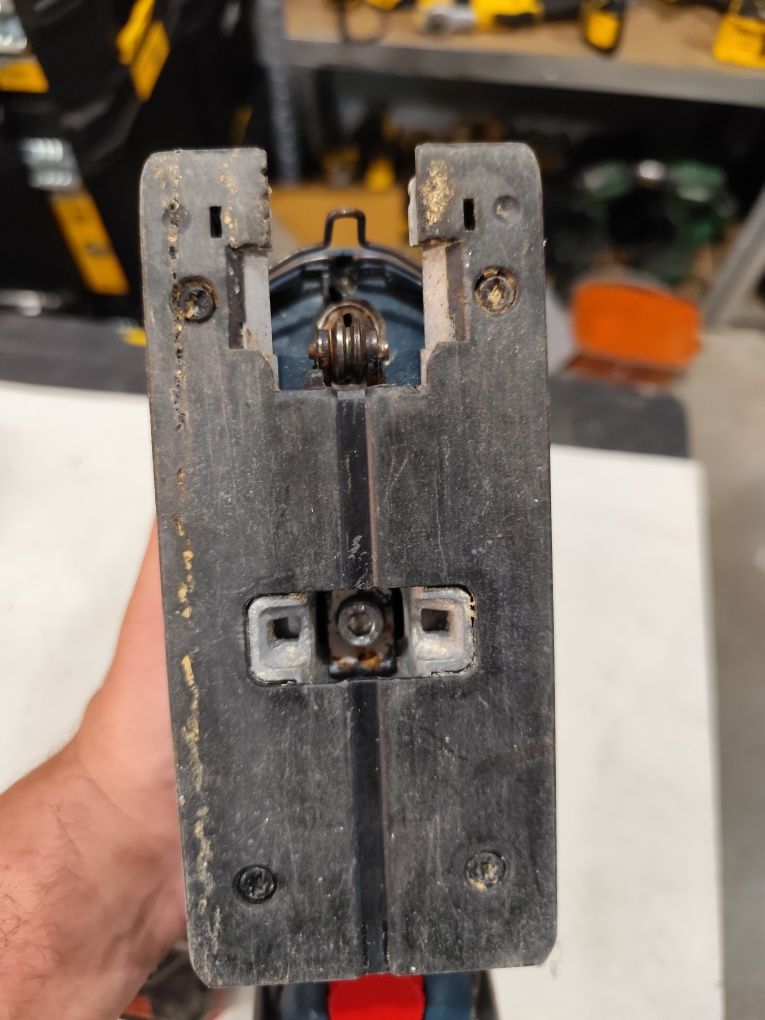 Акумулаторен прободен трион зеге Бош Bosch GST 18V-Li S + 3Ah