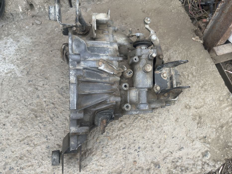 Авенсис коробка мех