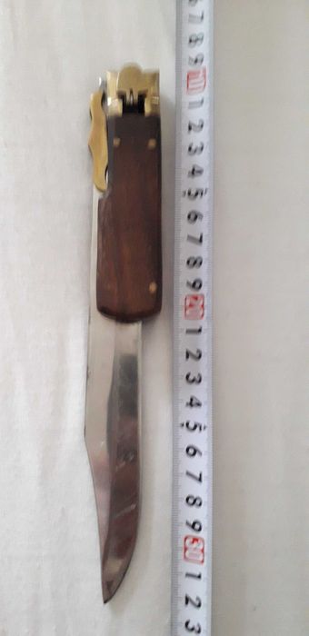 Pumnal pliabil funcțional.