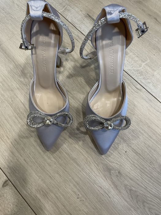 Pantofi noi eleganti stiletto