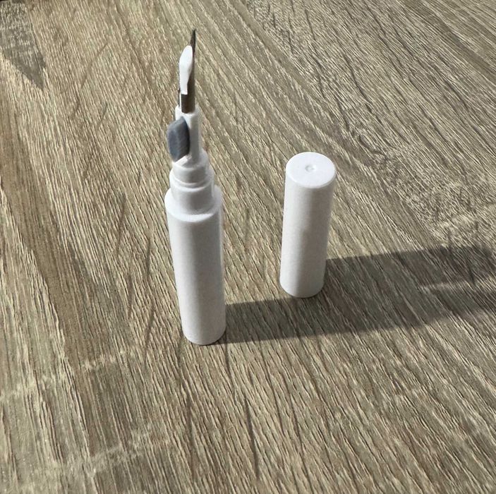 3-в-1 инструмент за почистване на слушалки