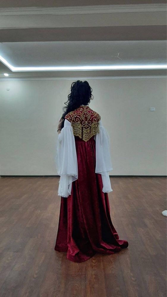 Kelin salom, chaqirdi uchun libos ruchnaya rabota tozza yaxshi matodan