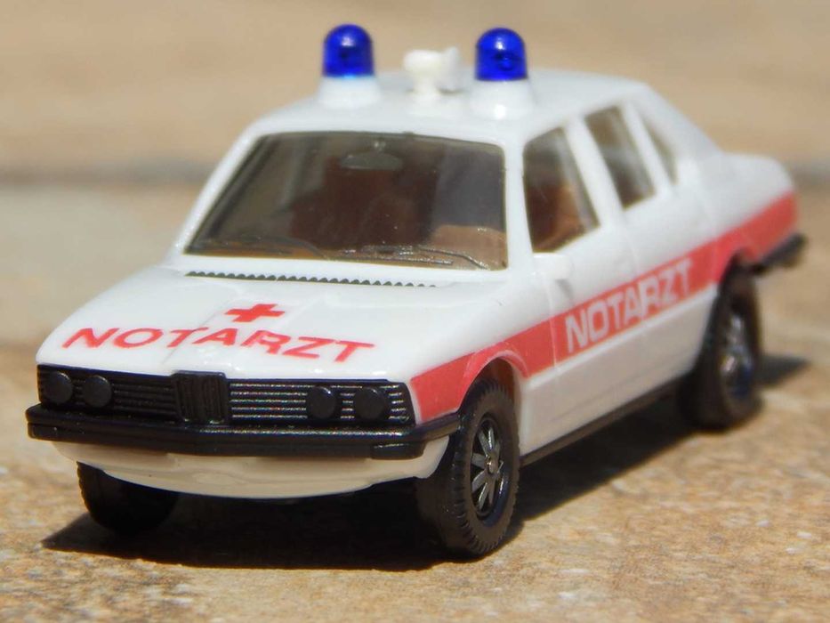 Macheta BMW 528i ambulanta Herpa fabricat Germania Vest sc 1:87 HO