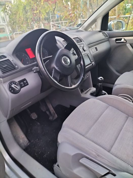Volkswagen Touran 2.0 TDI (140 CP) – 2006 – 251.000 km – 2.500 €