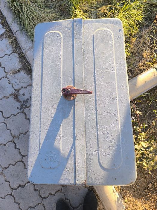 Металлический ящик, щиток, сейф