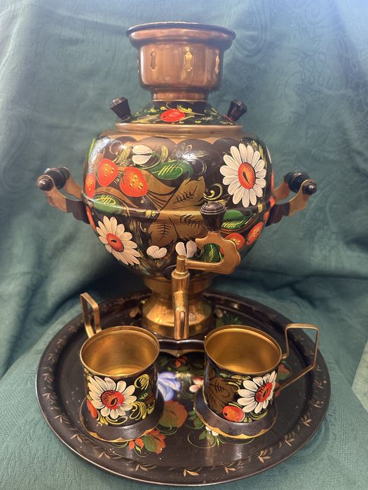 Винтидж ръчно рисувани самовари