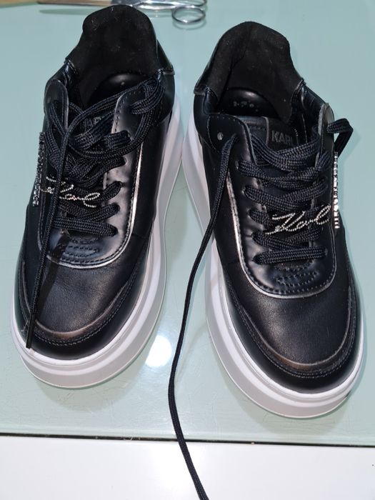 Adidașii Karl Lagerfeld nr 35 și Nike nr 35.5
