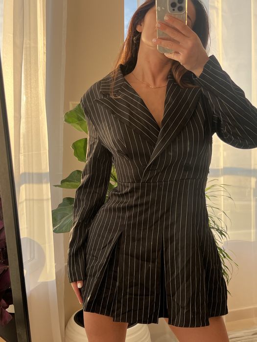 Стилна черна рокля