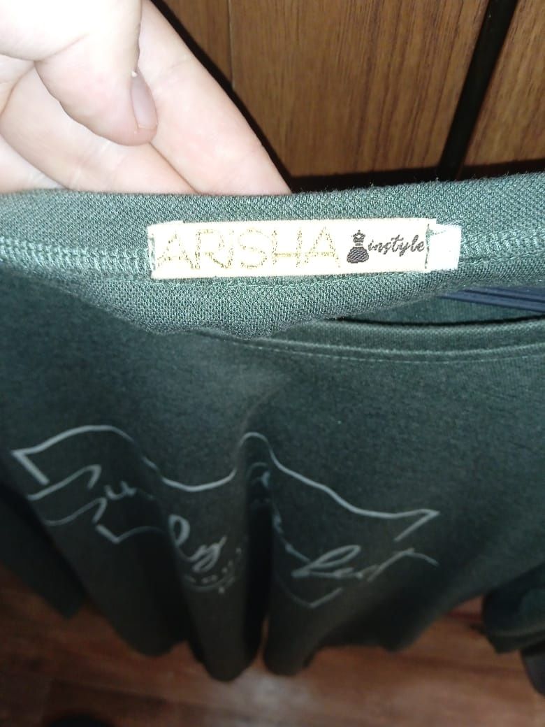 Продам женскую одежду.