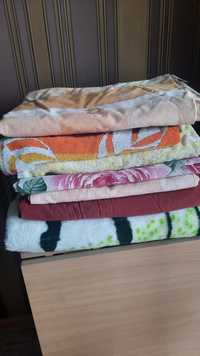 Продаются одеяла, постельные принадлежности