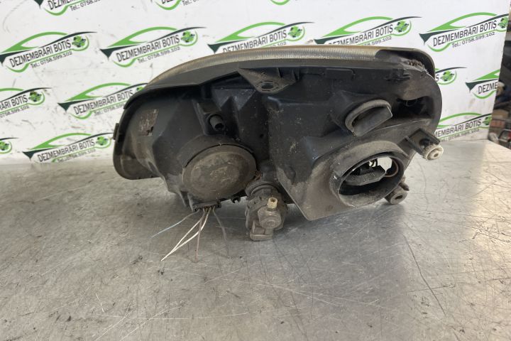 Far dreapta Renault Clio a 2-a generatie (facelift)