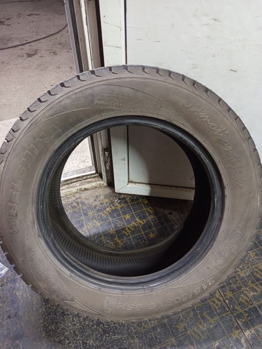 Продаю земние шиповенные шины 3 шт.