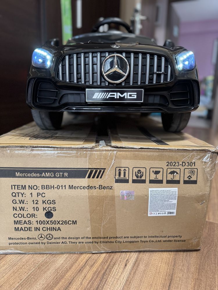 Детска кола Mercedes AMG GTR 12V
