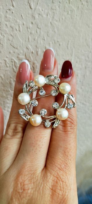Броши с натуральным жемчугом отличного качества по доступным ценам