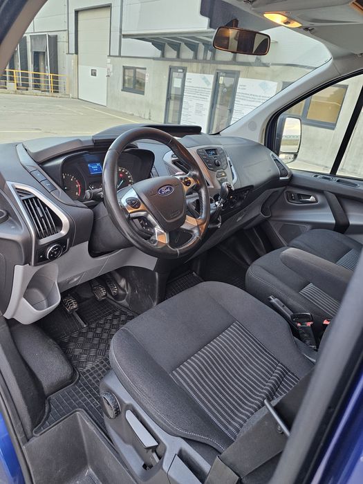 Inchirieri auto Rent a car microbuz Ford 8+1 locuri