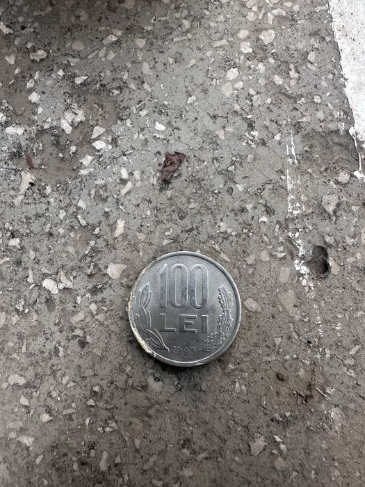 Vand moneda de 100 lei