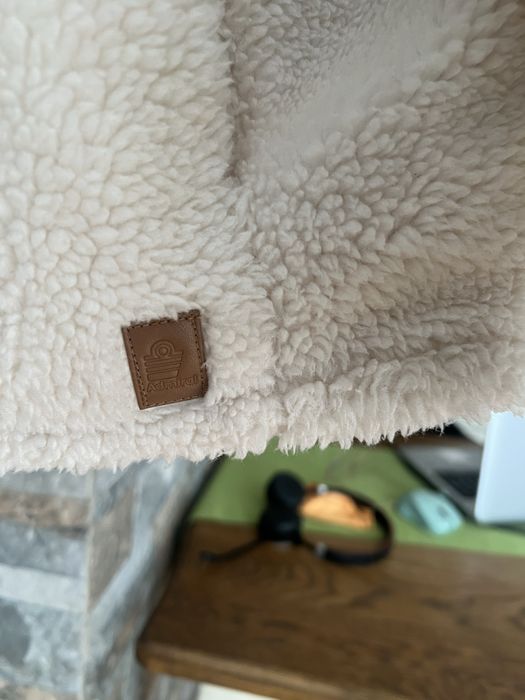 Яке пухкао цвят беж модерно