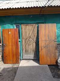 Продам деревянные добротные двери.