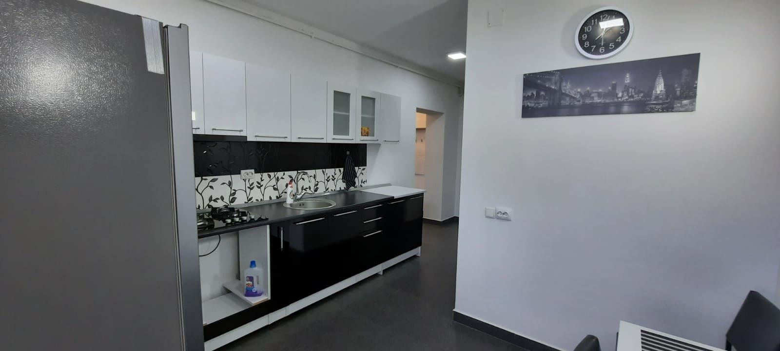 Inchiriez in regim hotelier locatie de lux                  Pret tranz
