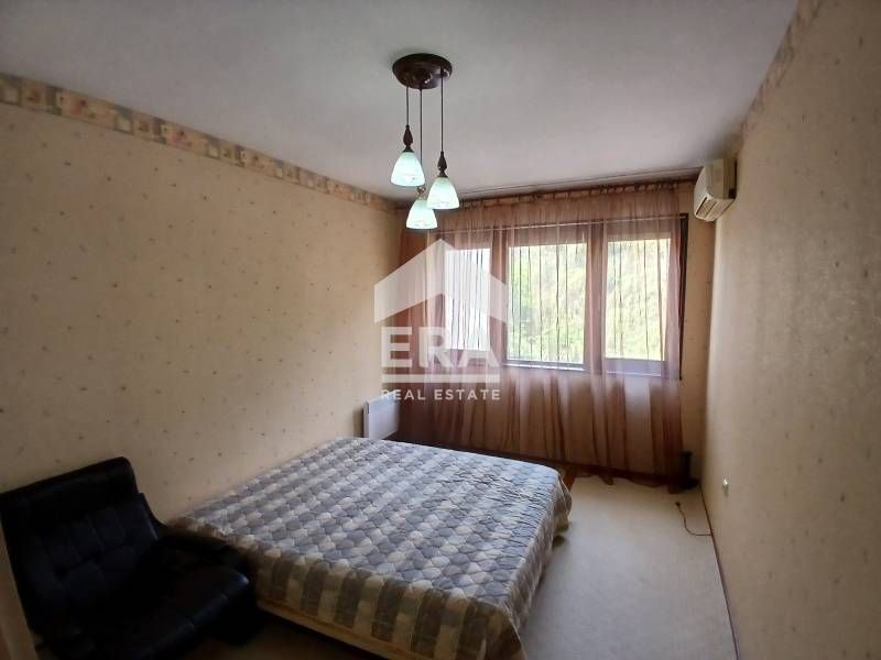 Продава се Тристаен апартамент в Плевен, Сторгозия - 100 кв.м за 1599 €/кв.м - Снимка #3