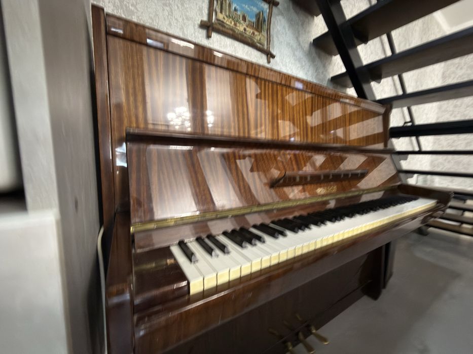 Продается пианино Petrof