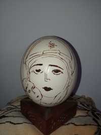 Ou de struț incondeiat, simboluri religioase/Fecioara Maria cu pruncul