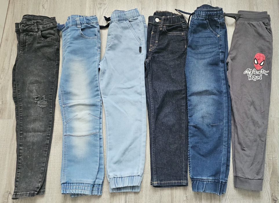 Продавам лот от 5 броя дънки и едно долнище, размер 122.