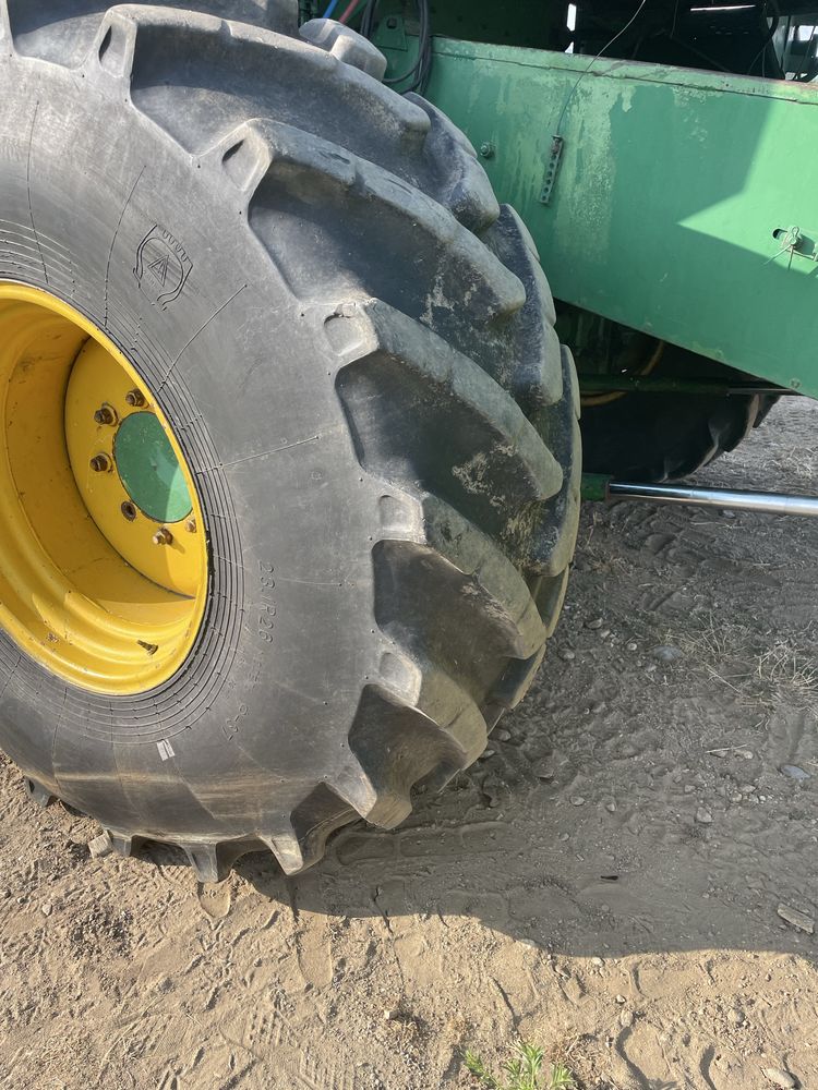Комбайн Джон диар 975 с Мерцедес двигател 170 к.с