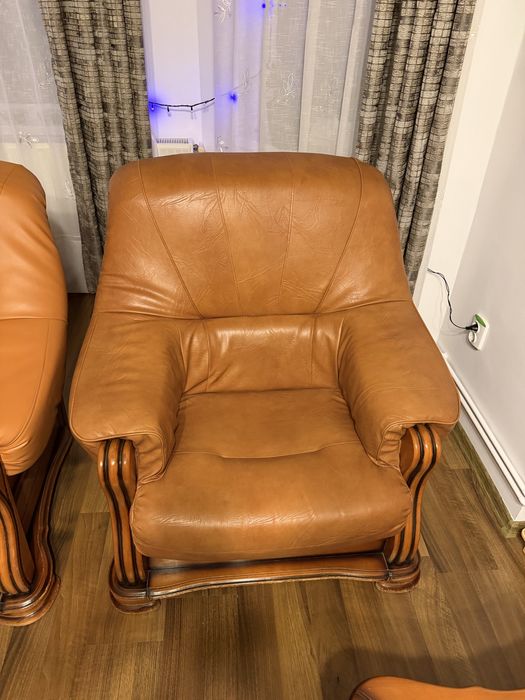 Vand Canapea+Fotoliu+Masa pentru living(dulap baie inclus)