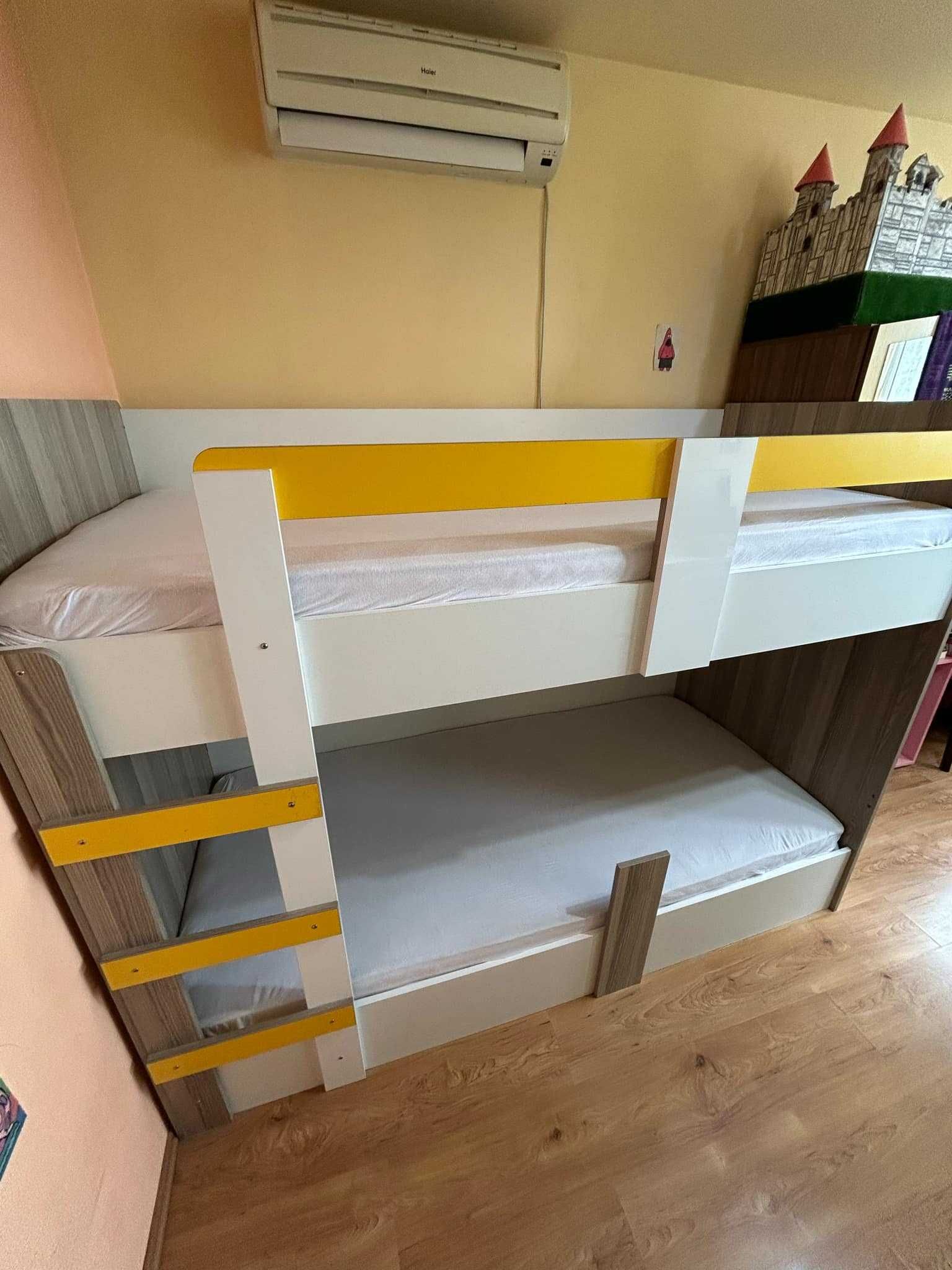 Продавам двуетажно легло