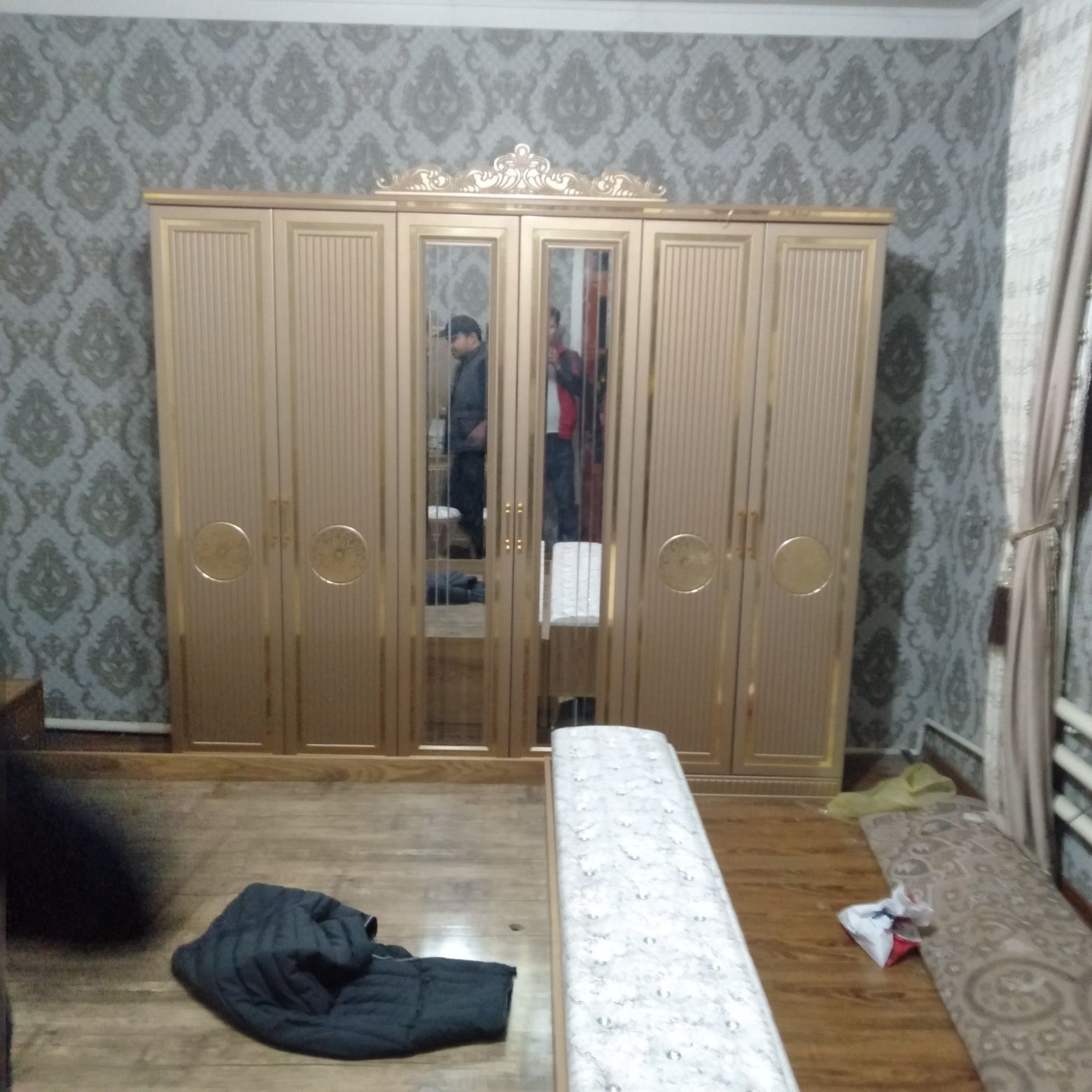 Mebil ustasi Mebil yig'ish