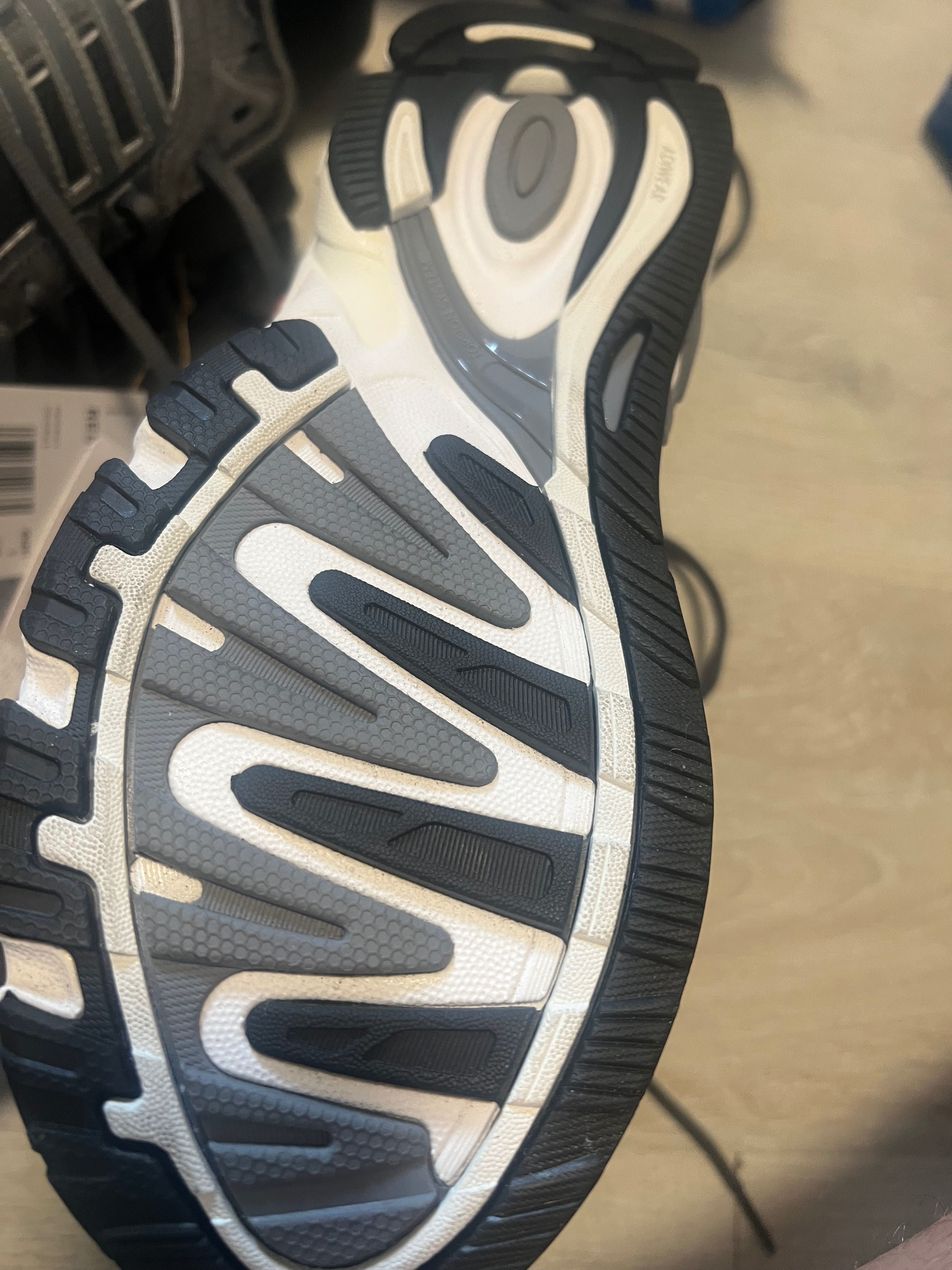 Adidas Response 40 2/3
