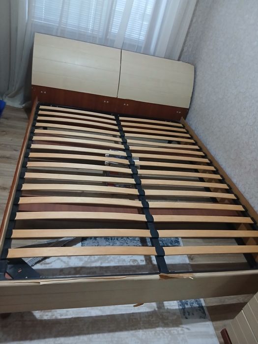 Кровать для спальной комнаты