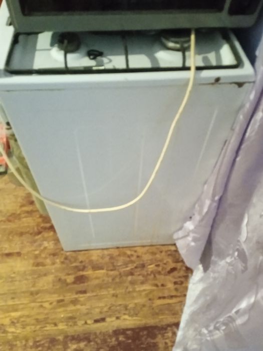 Продам газовую плиту