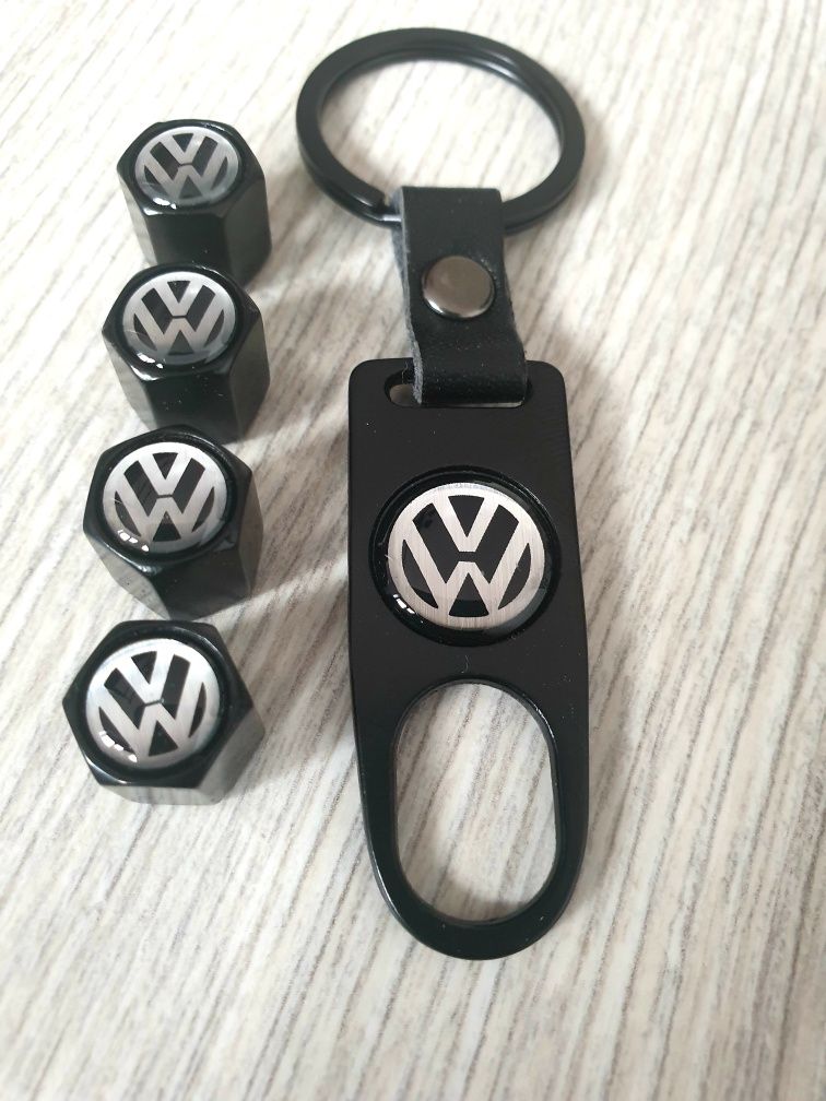 Set-Capacele-Valva-Ventil+Breloc-Piele-Emblema-Sigla-Logo-Volkswagen