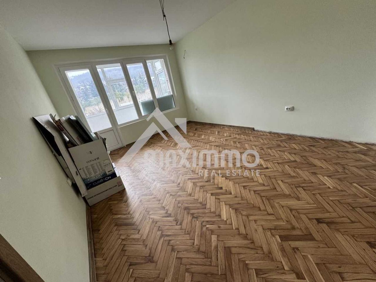 Продава се Четиристаен апартамент в с. Левски, Област Варна - 96 кв.м за 1718 €/кв.м - Снимка #8