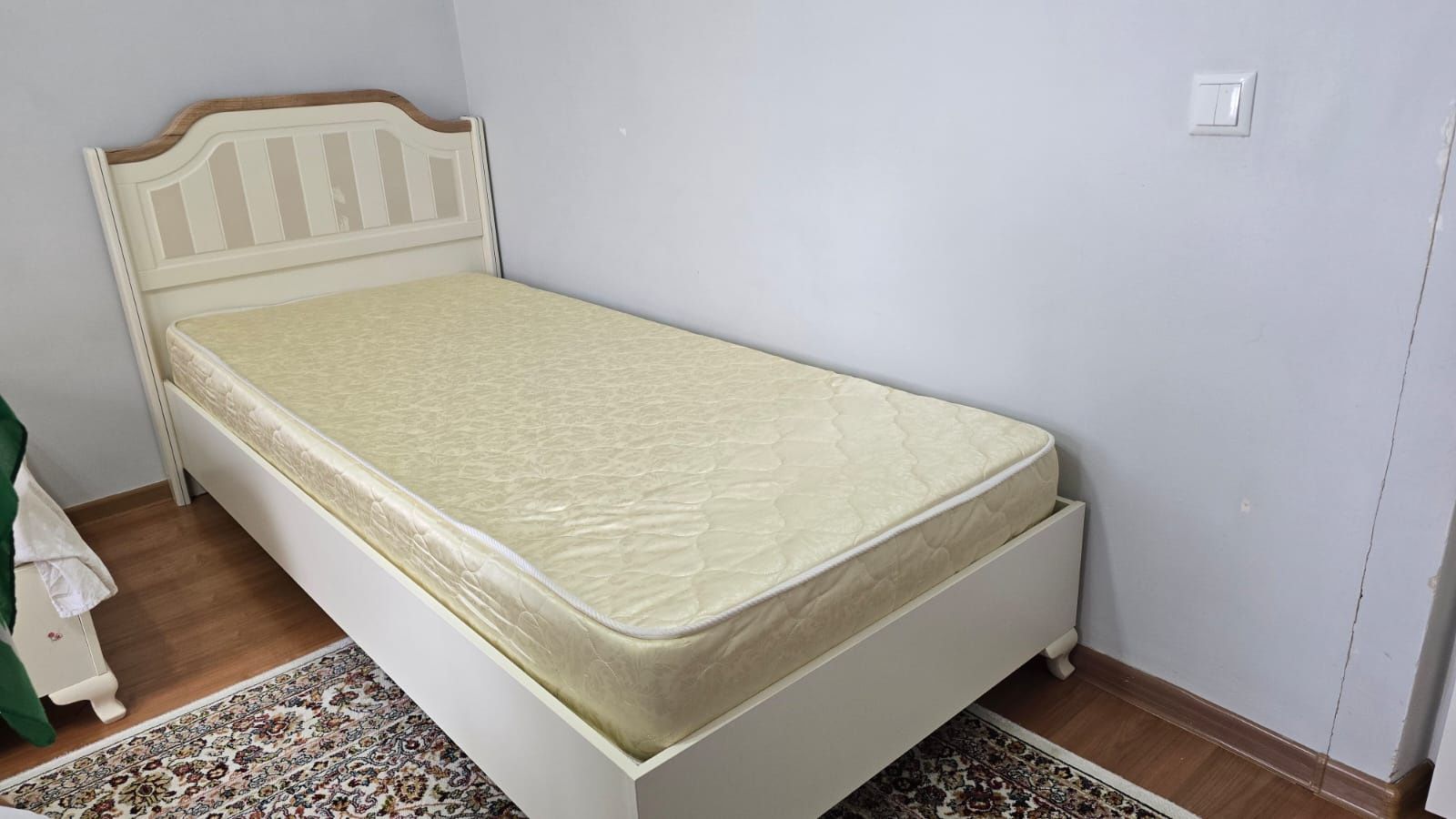 Продаётся кровать + с матрасом