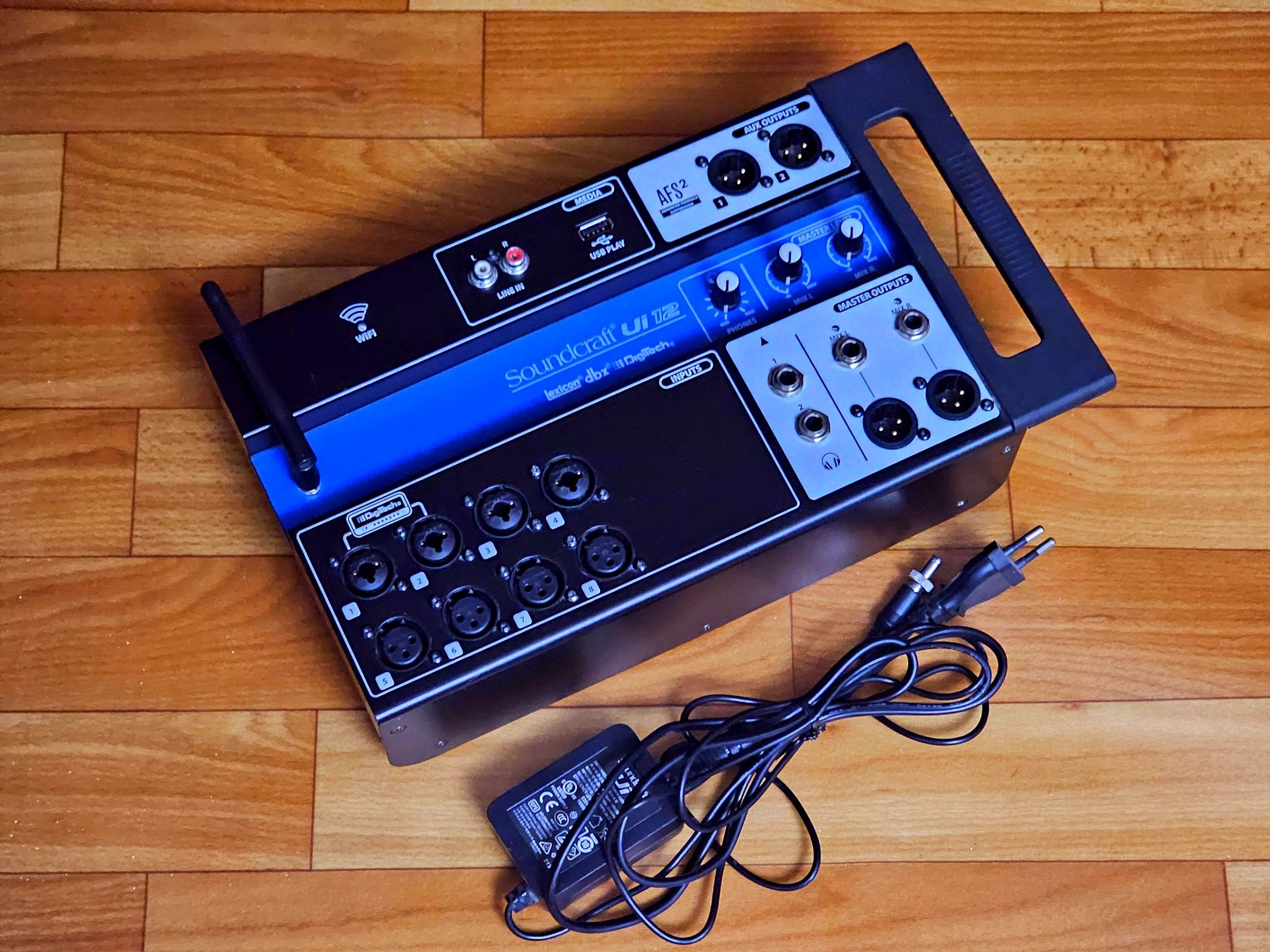 Цифровой микшерный пульт SOUNDCRAFT UI 12