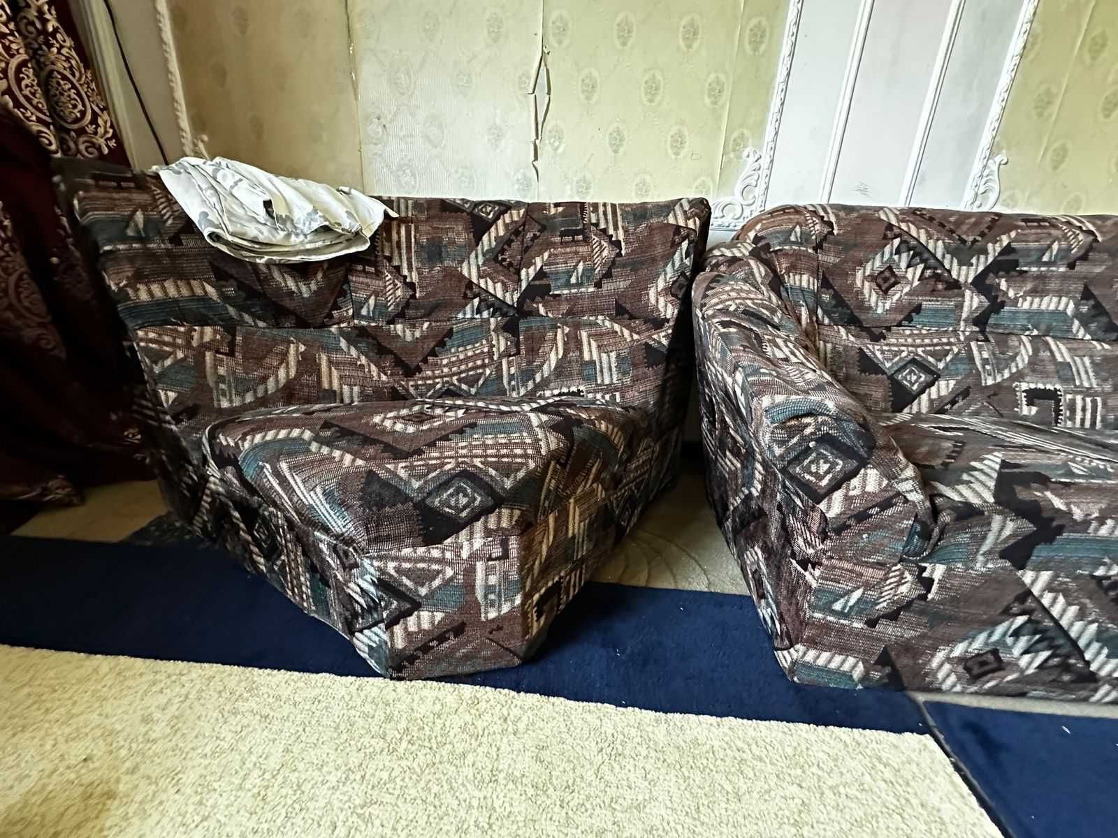 Легендарный комплект диванов — старой закалки, без изъянов!