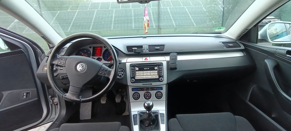 Vând Volkswagen Passat B6